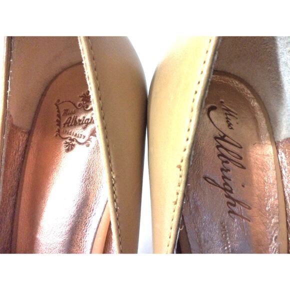 MISS ALBRIGHT US 7M Beige Leather Classic Pump Heel Gold Gift Bow Anthropologie - Picture 8 of 8